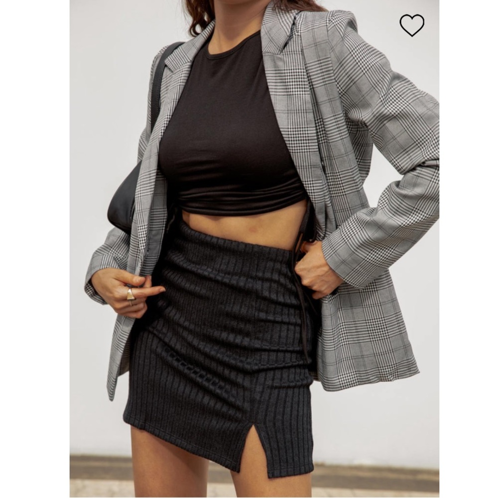 🎄Like New Princess Polly black mini skirt size 6